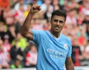 Rodri del Manchester City enfrenta denuncia policial por vuelo de drones en su vecindario