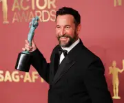 SAG Awards 2026: Jessie Buckley y Michael B. Jordan brillan en una noche emotiva