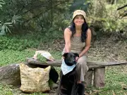 Santandereana crea prendas únicas con tintes ancestrales de higuerilla y cebolla