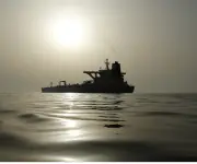 Segundo petrolero de Dynacom desafía riesgos en Ormuz mientras el tráfico marítimo se paraliza