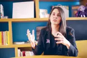 Sofía Jaramillo, directora de la FLIP, responde a críticas y renuncias en la fundación
