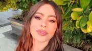 Sofía Vergara corrige a paparazzi en París: '¡Colombiana!' tras ser llamada 'mexicana'
