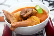 Sopa de Pollo con Fufu: Un Viaje Gastronómico a Ghana en tu Mesa