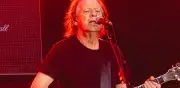 Stevie Young de AC/DC hospitalizado en Buenos Aires tras gira en Chile