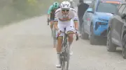 Tadej Pogacar reina en la Strade Bianche con su cuarto título y tercero consecutivo