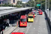 TransMilenio cumple 25 años: usuarios cuestionan su futuro y eficiencia