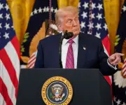 Trump amenaza con golpear a Irán 