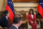 Trump elogia a Delcy Rodríguez y niega acusaciones de lavado de dinero contra la líder venezolana