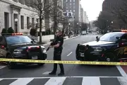 Vehículo choca contra barrera de seguridad cerca de la Casa Blanca en Washington