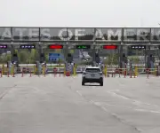 Viajes por carretera de canadienses a EE.UU. caen a mínimo en cuatro años