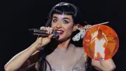 Video viral de mujer en llamas genera alarma sobre seguridad de Katy Perry en rodaje