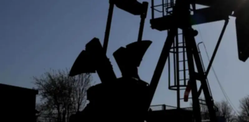 Petróleo Brent supera los US$105 por barril por tensión en Ormuz