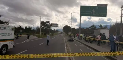 Accidente fatal en carrera 50 de Bogotá: motociclista y ciclista fallecen en violento choque