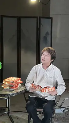 Ah Yi: el escritor chino que camina para crear y dialoga con Latinoamérica