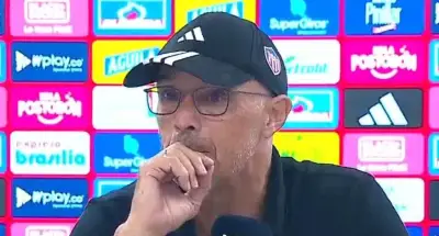 Alfredo Arias estalla por expulsión de Jermein Peña en Junior