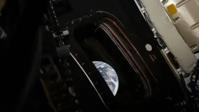 Artemis II alcanza punto medio Tierra-Luna y capta históricas imágenes del planeta