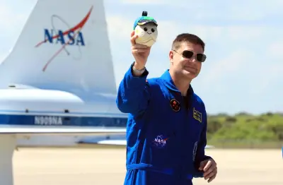 Artemis II despega con éxito: Niño envía juguete 'Rise' a la Luna en misión histórica