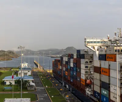 Atasco en Canal de Panamá provoca pago récord de US$4 millones para saltar fila