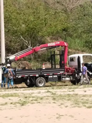 Barichara recupera iluminación en su cancha municipal de fútbol tras trabajo conjunto