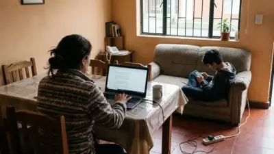 Brecha digital persiste en Colombia pese a mejora en acceso a internet en 2025