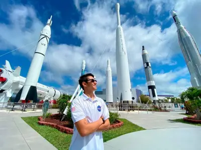 Bumangués de 18 años lidera innovación juvenil en la industria aeroespacial mundial