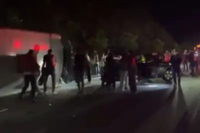 Bus con 42 pasajeros volcó en la vía Bogotá-La Vega por presunta falla de frenos