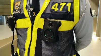 Cali implementa cámaras corporales en agentes de tránsito para combatir sobornos y delitos