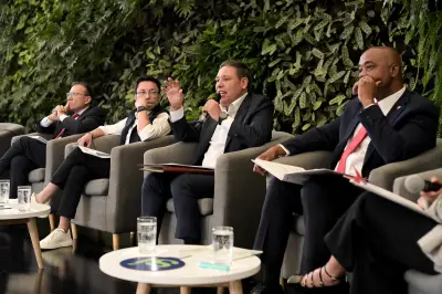 Candidatos presidenciales debaten transición energética y critican ausencia de punteros en foros