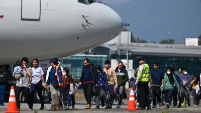 Chile intensifica deportaciones de migrantes: primer vuelo incluyó colombianos