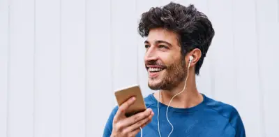 Cinco razones técnicas y culturales del resurgimiento de los audífonos con cable