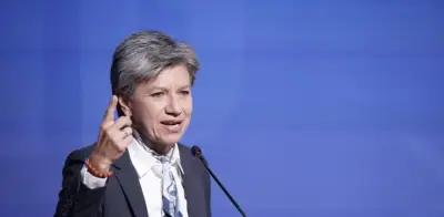 Claudia López denuncia 'cobardía' de Cepeda y 'censura' en debates presidenciales