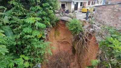 Colapso inminente en Barrancabermeja: remoción en masa amenaza viviendas en carrera 60