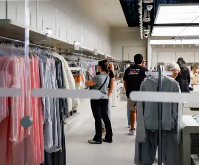 Confianza del consumidor en EE.UU. cae a mínimo histórico por inflación