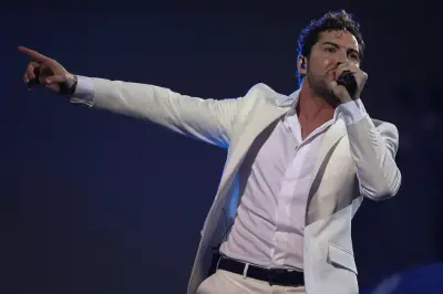 David Bisbal reinterpreta el clásico de Camilo Sesto 'Vivir así es morir de amor'