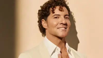David Bisbal reinventa clásico de Camilo Sesto con versión moderna de 'Vivir así es morir de amor'