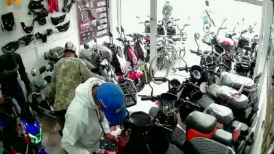 Desmantelan banda que aterrorizaba tiendas de motos eléctricas en Bogotá
