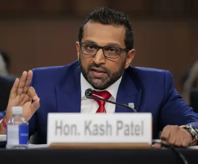 Director del FBI demanda a The Atlantic por artículo sobre supuesto problema de alcohol