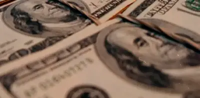 Ecuador alcanza récord histórico en remesas con 7.729 millones de dólares en 2025