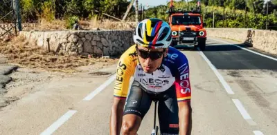 Egan Bernal retoma entrenamientos en Bogotá tras problemas de salud que frenaron su temporada