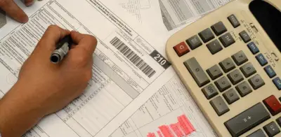 El destino real de los impuestos en Colombia: inversión, funcionamiento y deuda pública