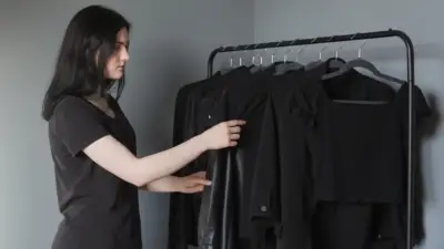 El significado psicológico de vestir solo de negro: ¿Moda o expresión interna?