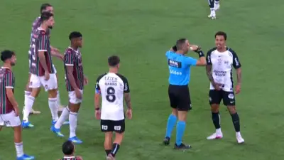 Expulsión por gesto obsceno en Brasileirão: Allan, del Fluminense, ve roja tras intervención del VAR