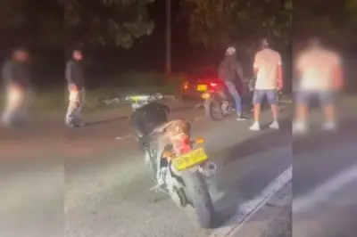 Familia atrapada y vehículo dañado por motociclistas en piques ilegales del Anillo Vial
