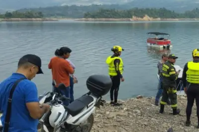 Familia de San Gil pasó 15 horas a la deriva en el embalse de Topocoro sin combustible ni señal