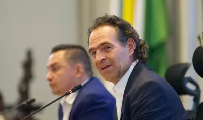 Federico Gutiérrez celebra suspensión de intervención a Savia Salud