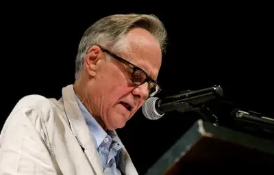 Fernando Vallejo cuestiona cifras oficiales del coronavirus y critica la cuarentena