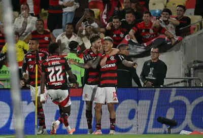 Flamengo sanciona a Jorge Carrascal con multa de un mes de salario tras expulsión en clásico