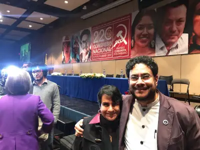 Fotos de Iván Cepeda con imagen de 'Tirofijo' reaparecen y generan controversia política