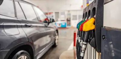 Gasolina debía subir el doble: riesgos económicos por aumento de solo $375 en abril