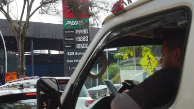 Gobierno Petro aumenta gasolina $400 y Acpm $100 por conflicto en Irán